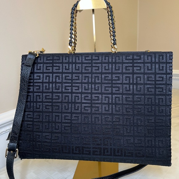 Givenchy black Crossbody/shoulder bag with Gold Chain - Picture 2 of 7